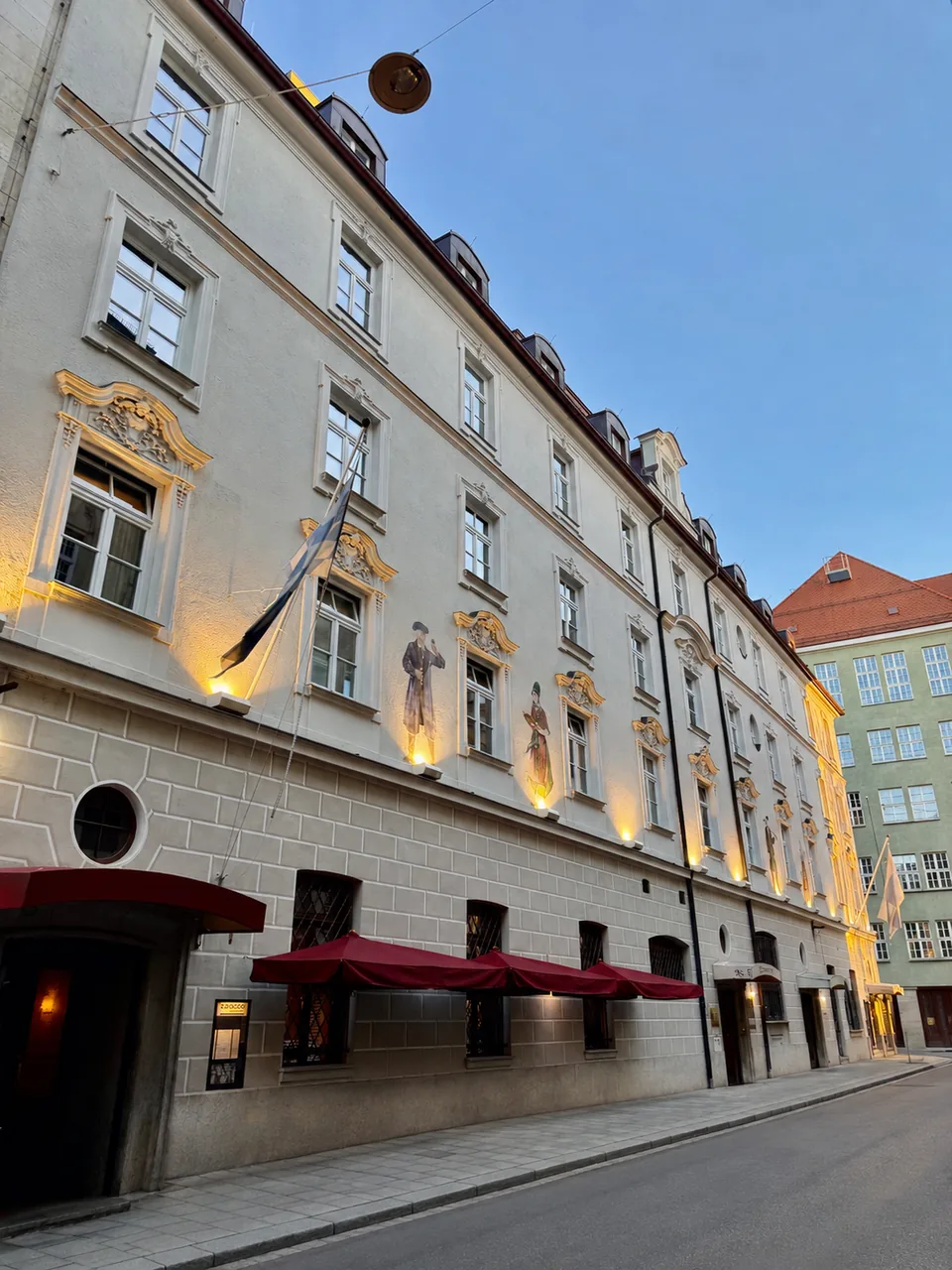 Historische Fassade des Hauses in der Hartmannstraße 8