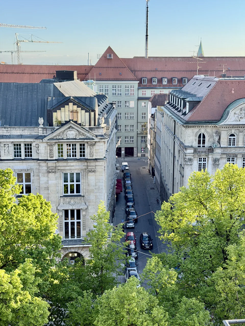 Blick über die Dächer rund um die Hartmannstraße in der Münchner Innenstadt